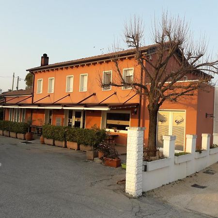 Отель Locanda Mirafiori Сан-Дона-ди-Пьяве Экстерьер фото